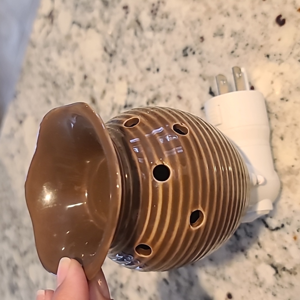 SCENTSY NIGHTLIGHT WALL PLUG-IN Mini Wax Warmer.